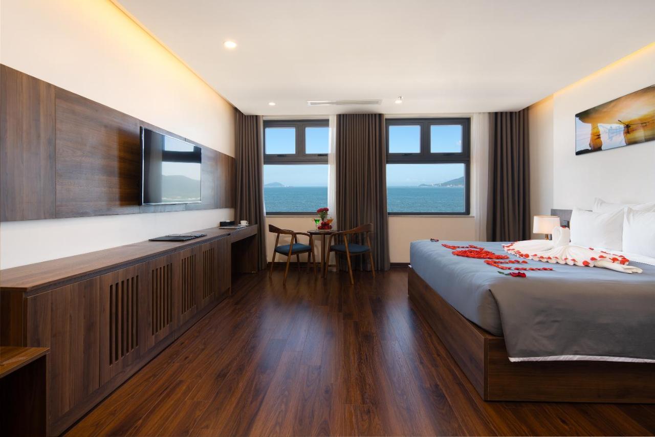 Avenis Hotel Da Nang Exterior photo