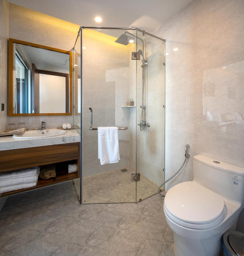 Avenis Hotel Da Nang Exterior photo