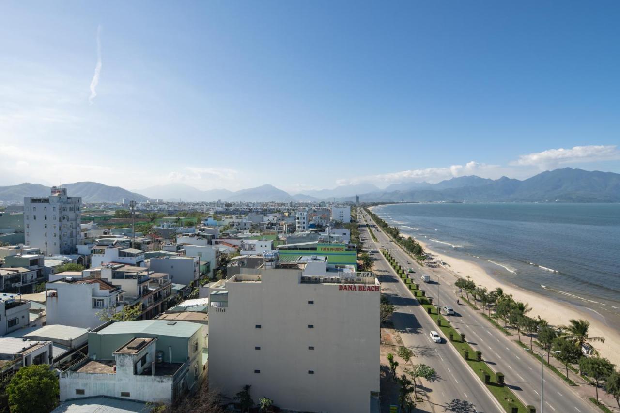 Avenis Hotel Da Nang Exterior photo